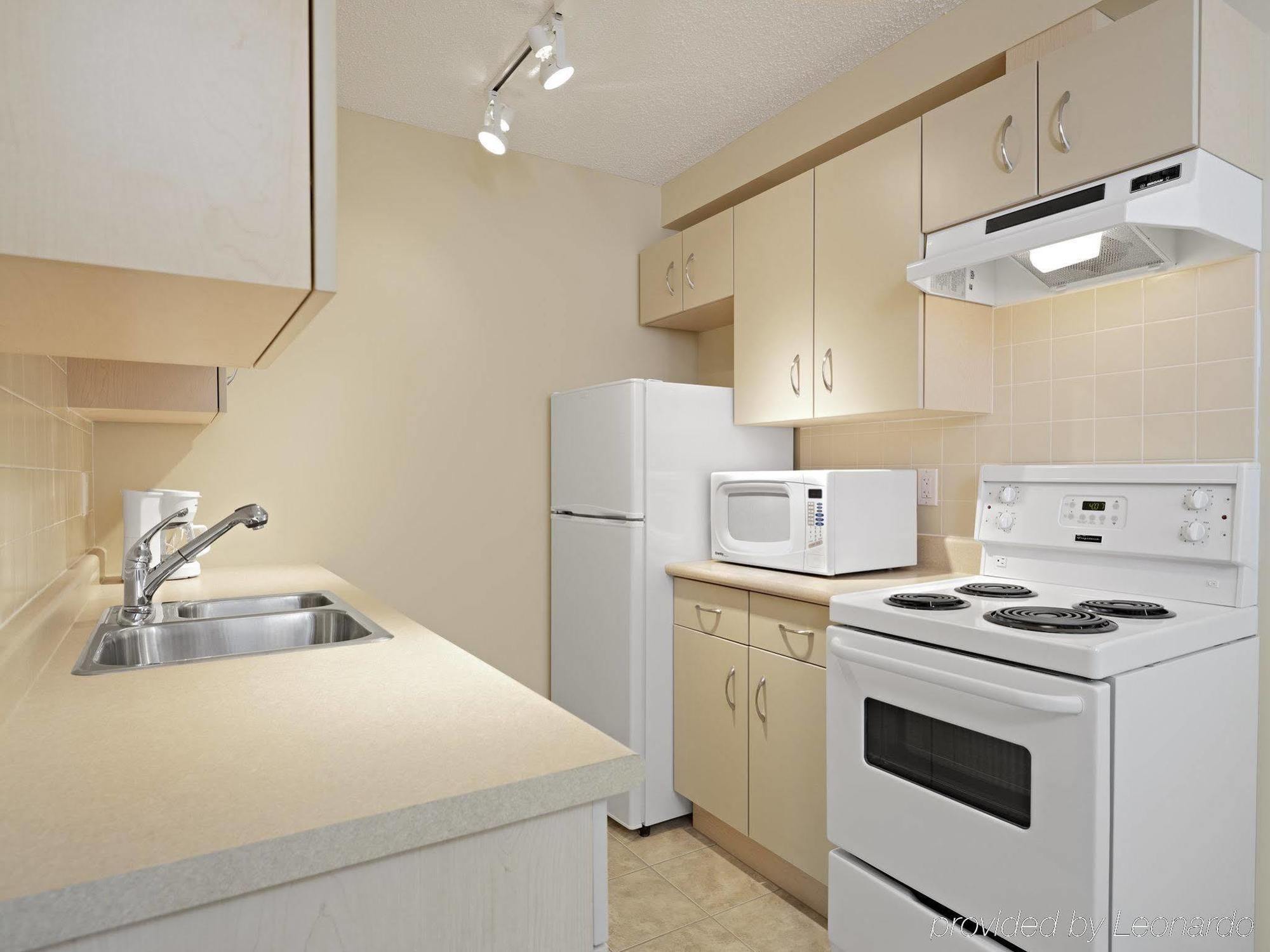 Coast Fraser Tower Yellowknife Ngoại thất bức ảnh