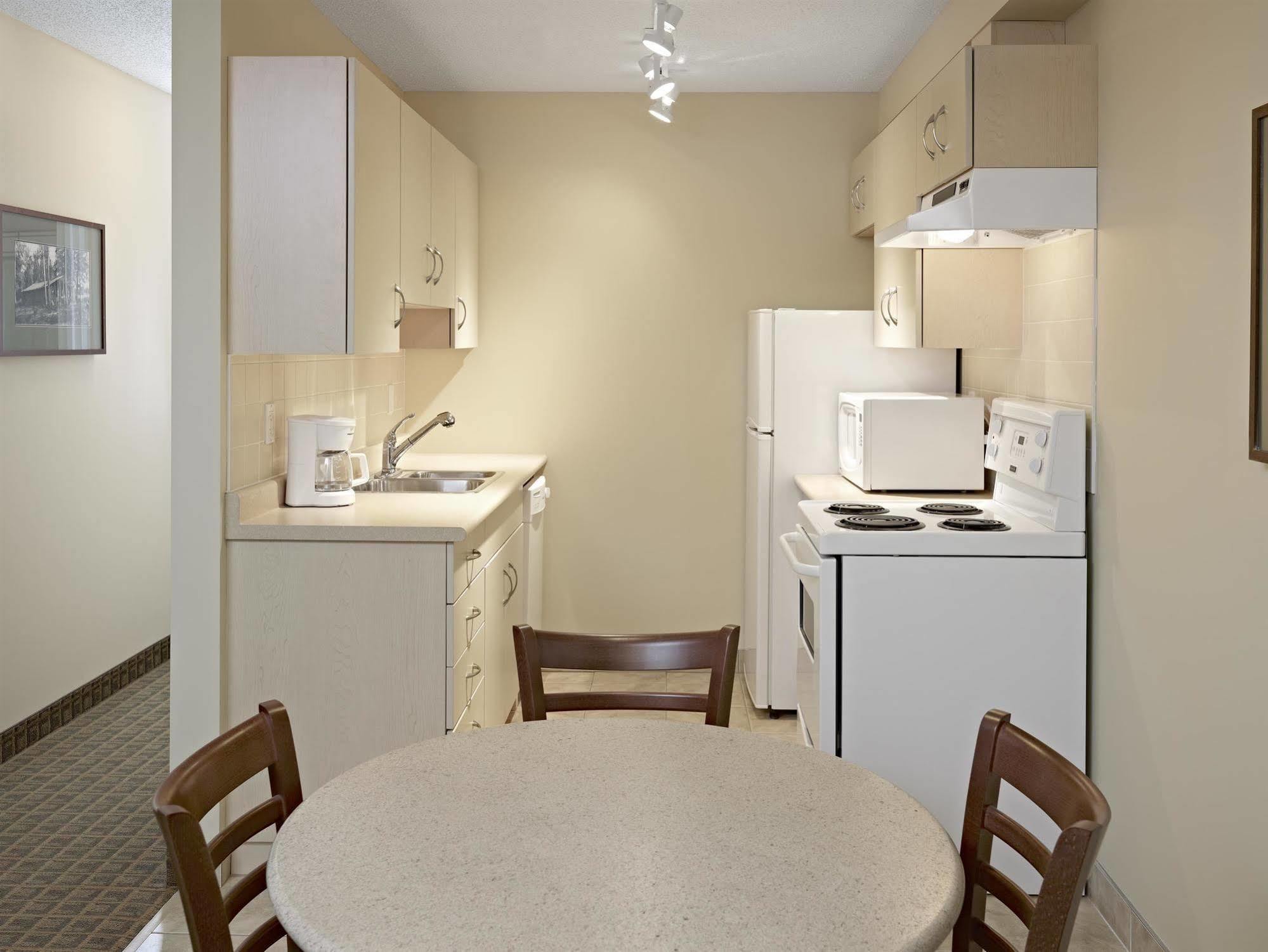 Coast Fraser Tower Yellowknife Ngoại thất bức ảnh