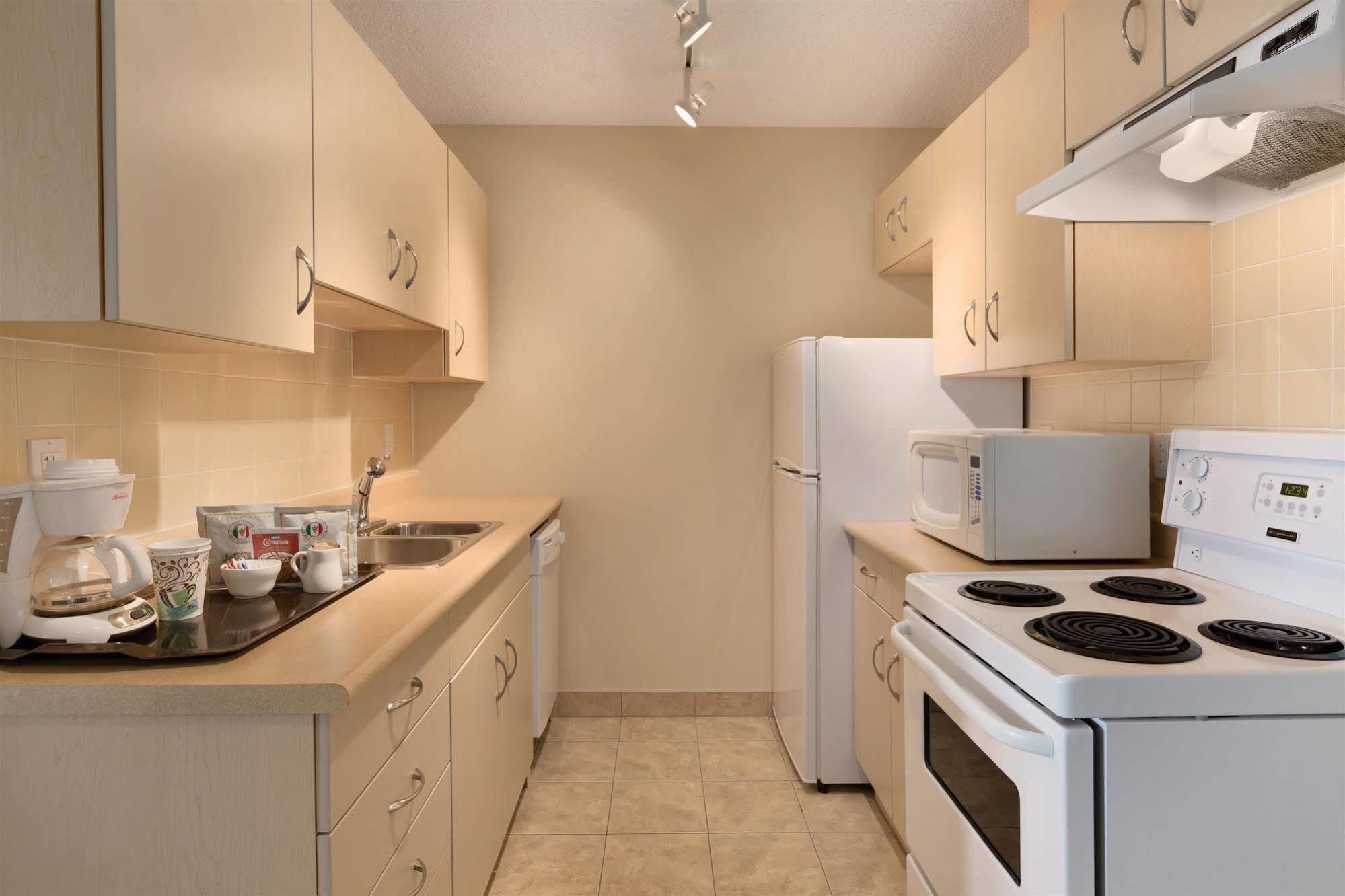Coast Fraser Tower Yellowknife Ngoại thất bức ảnh