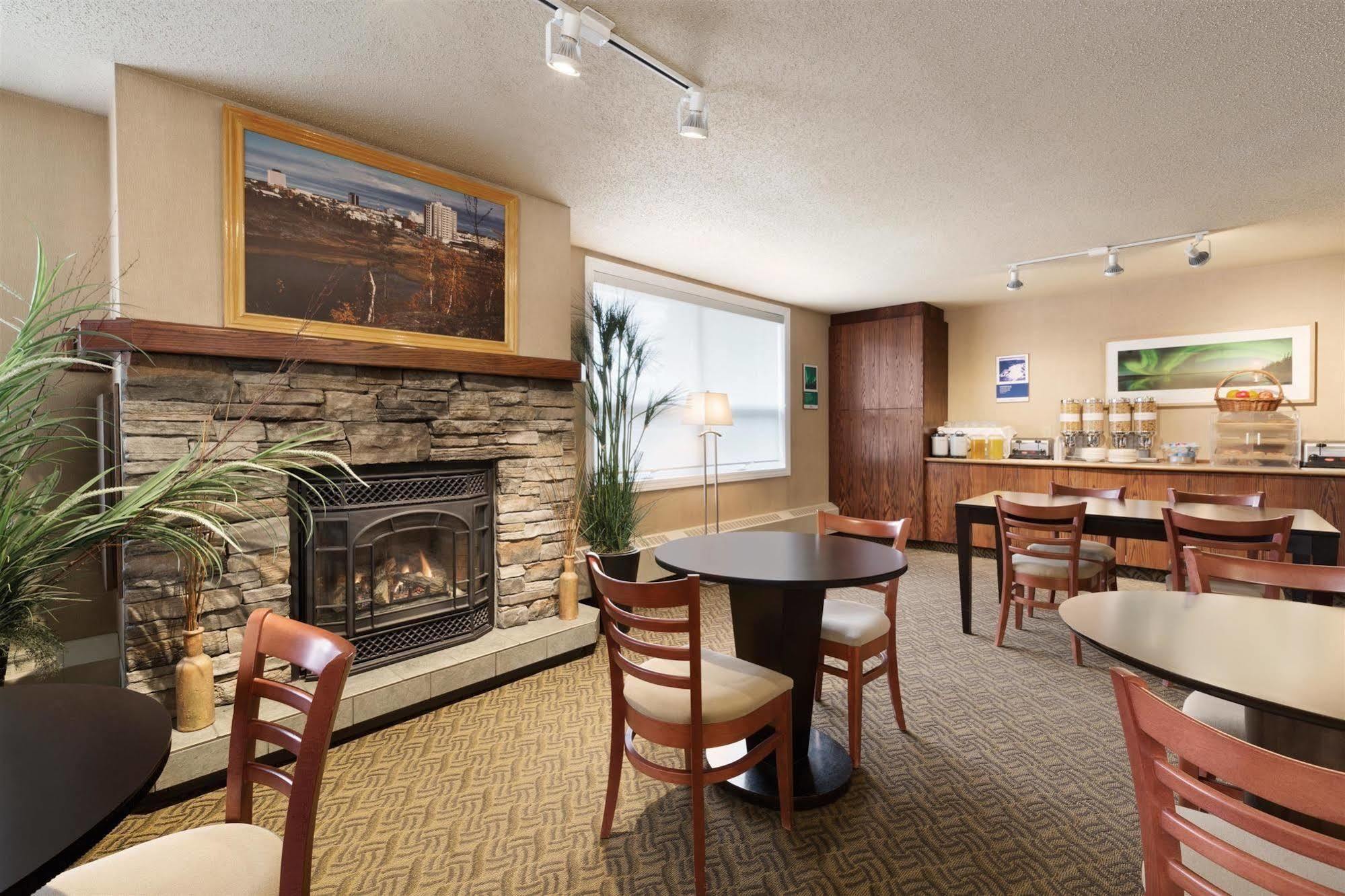 Coast Fraser Tower Yellowknife Ngoại thất bức ảnh