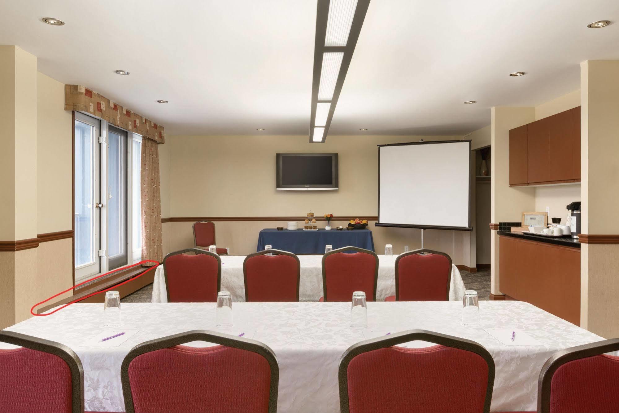 Coast Fraser Tower Yellowknife Ngoại thất bức ảnh